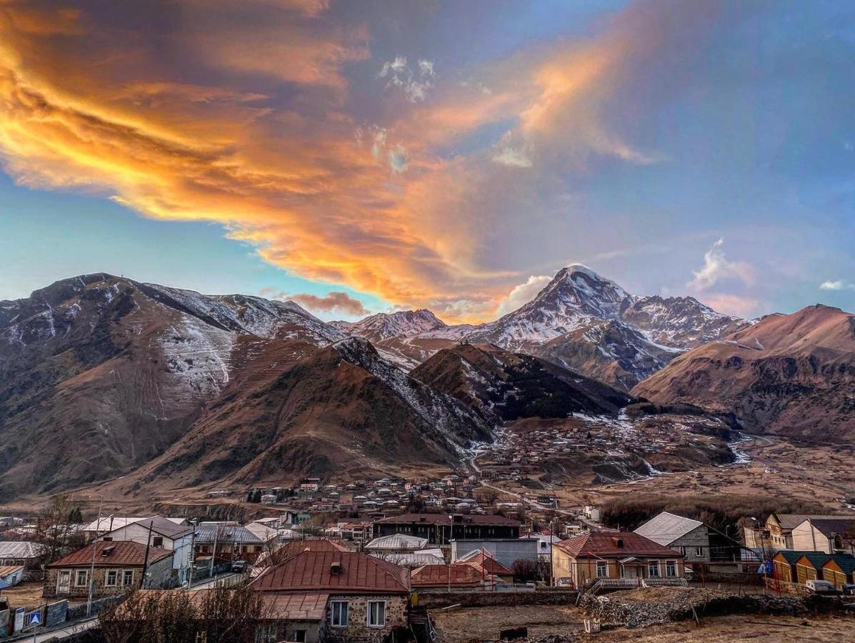 Alpine Lounge Boutique Hotel Kazbegi Eksteriør bilde