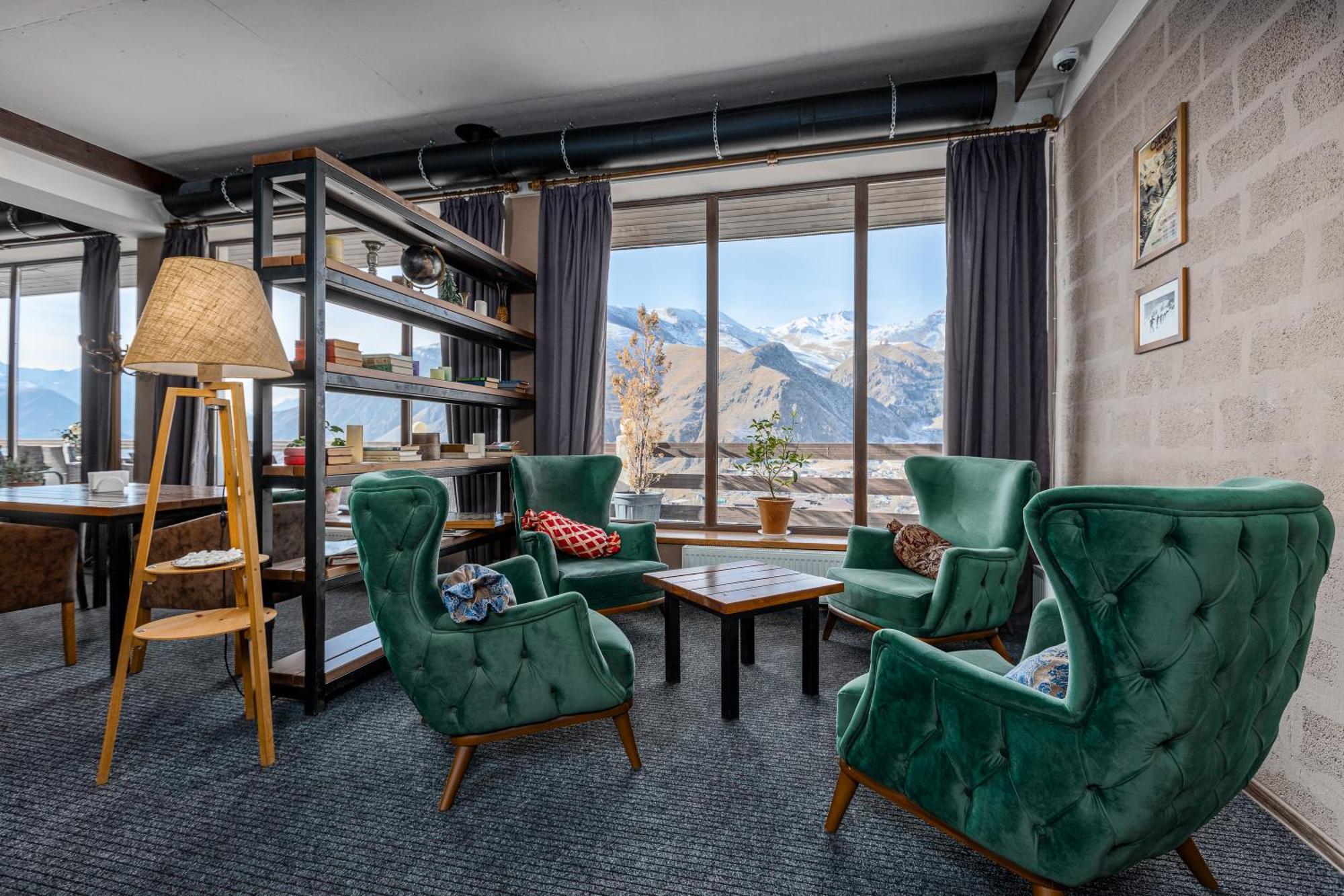 Alpine Lounge Boutique Hotel Kazbegi Eksteriør bilde