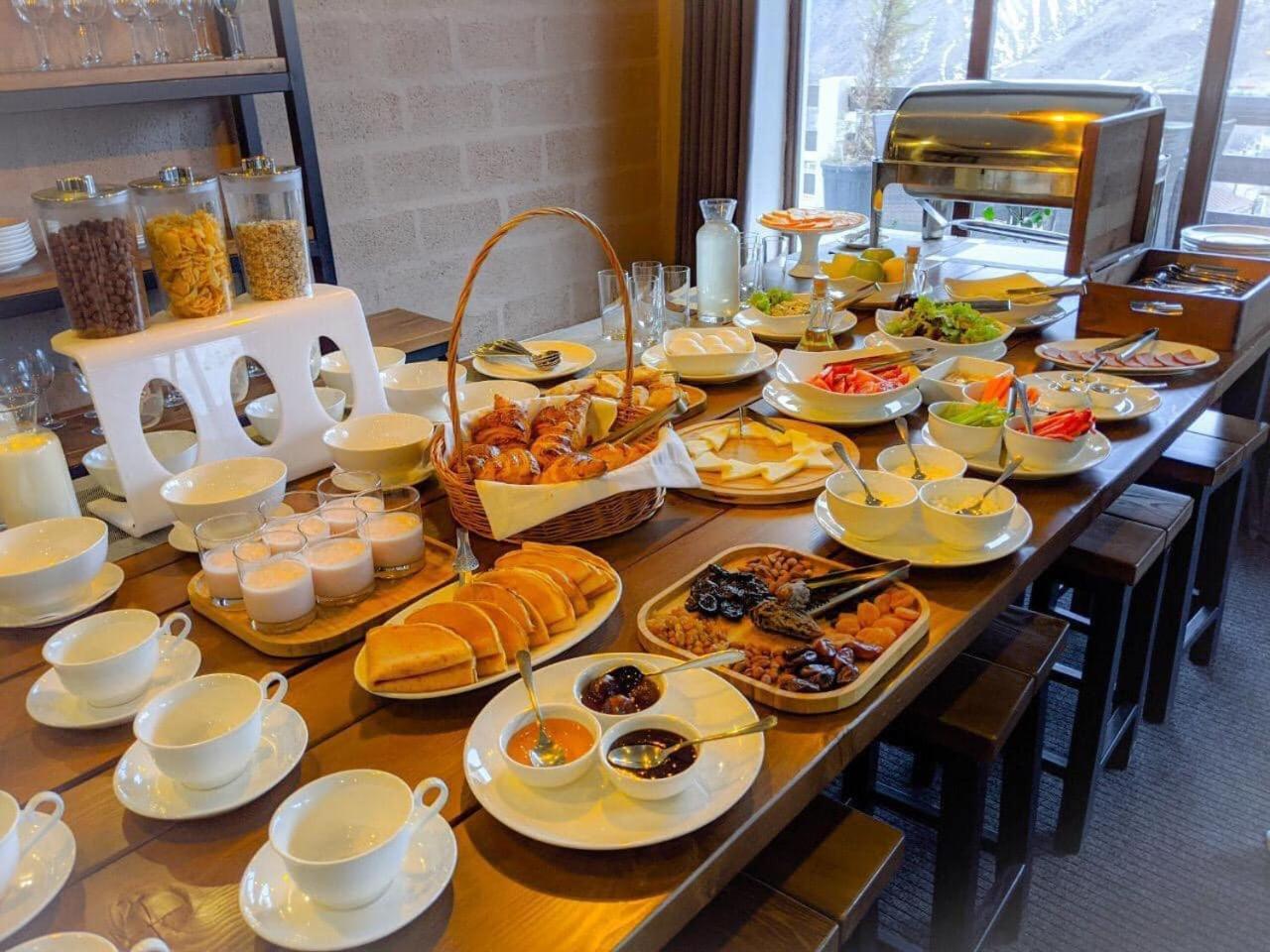 Alpine Lounge Boutique Hotel Kazbegi Eksteriør bilde