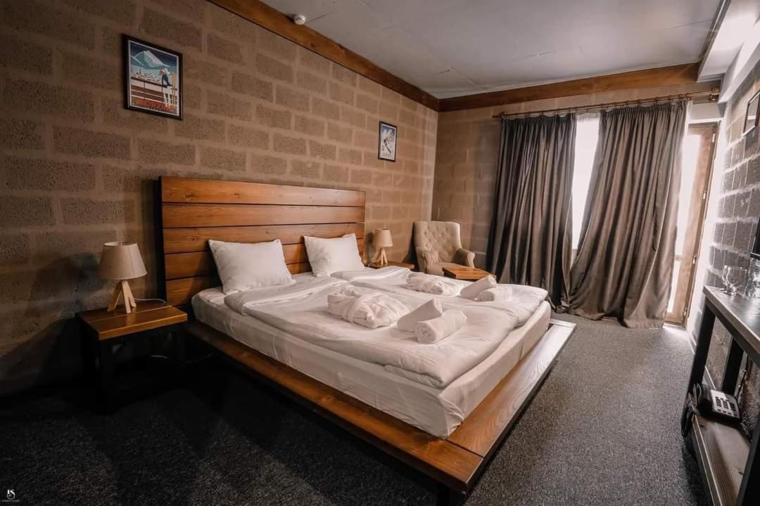 Alpine Lounge Boutique Hotel Kazbegi Eksteriør bilde