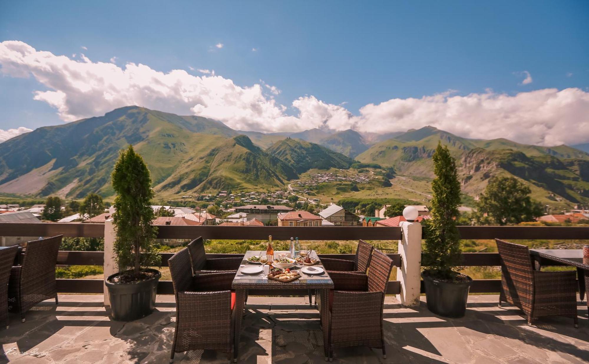 Alpine Lounge Boutique Hotel Kazbegi Eksteriør bilde