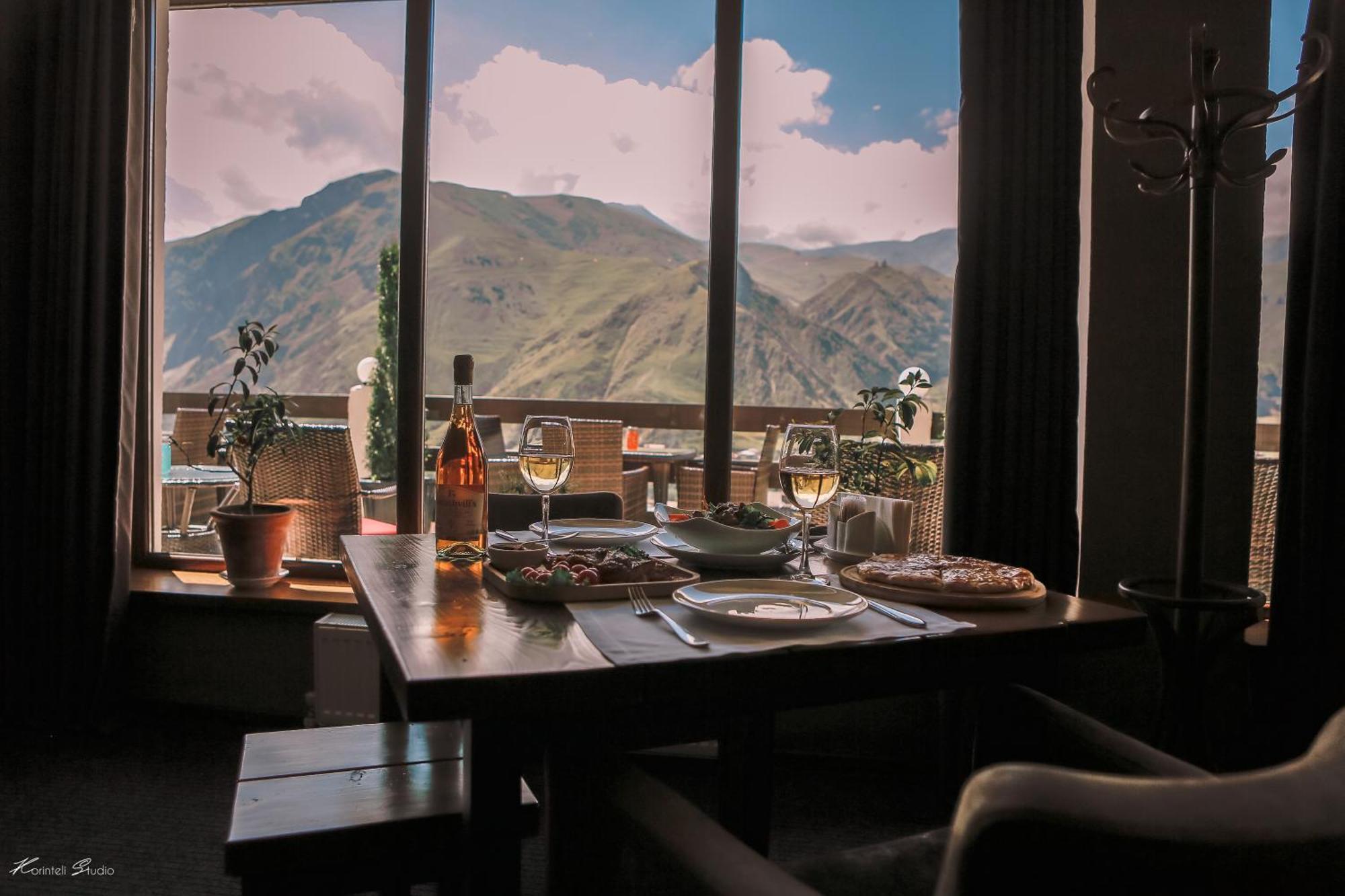 Alpine Lounge Boutique Hotel Kazbegi Eksteriør bilde