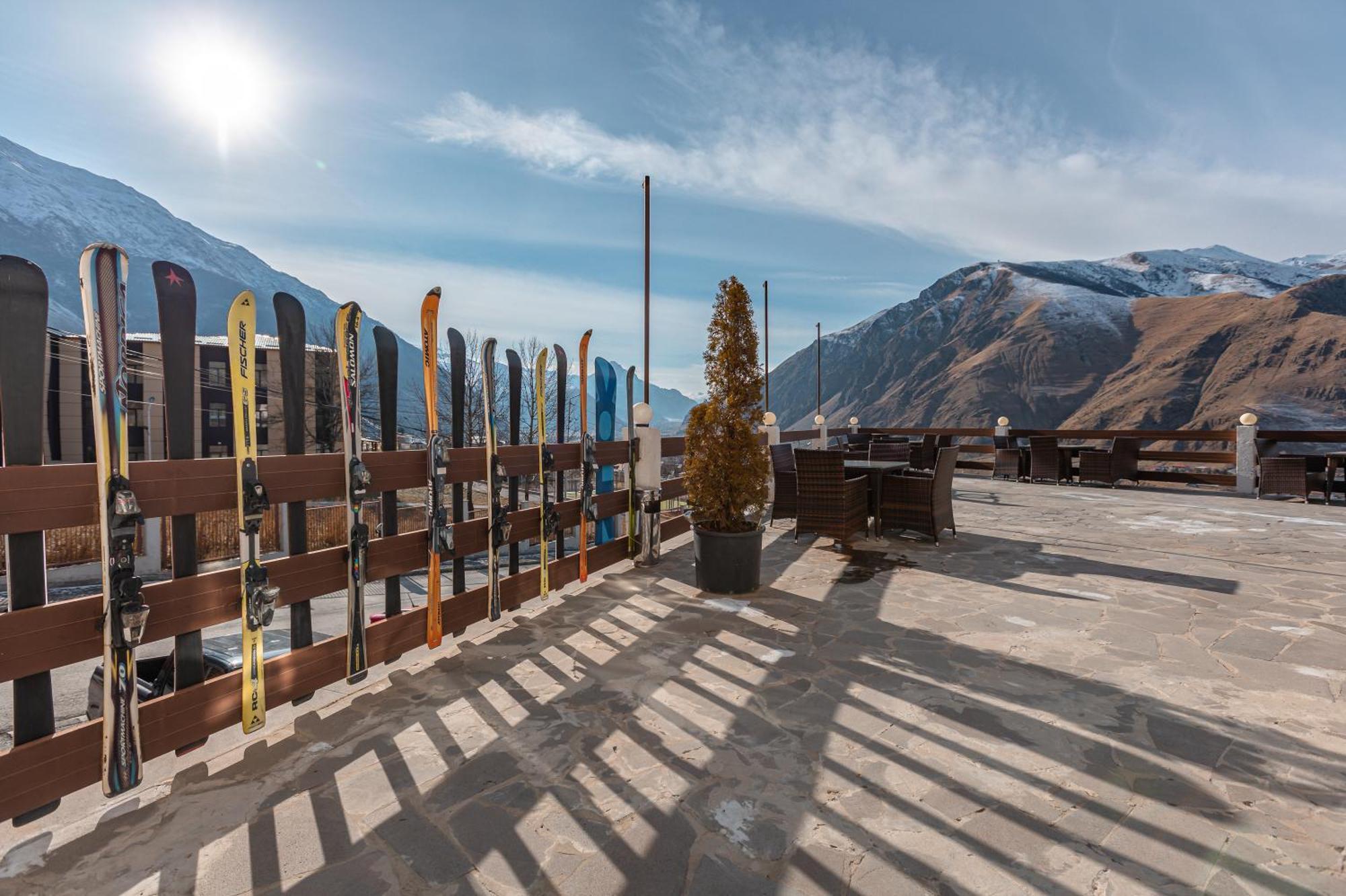 Alpine Lounge Boutique Hotel Kazbegi Eksteriør bilde