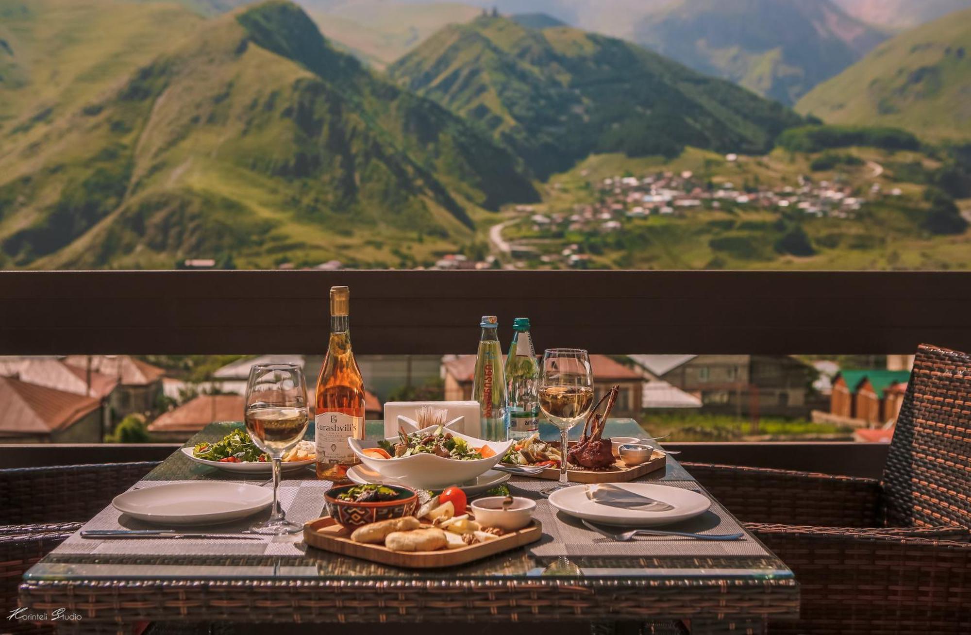 Alpine Lounge Boutique Hotel Kazbegi Eksteriør bilde