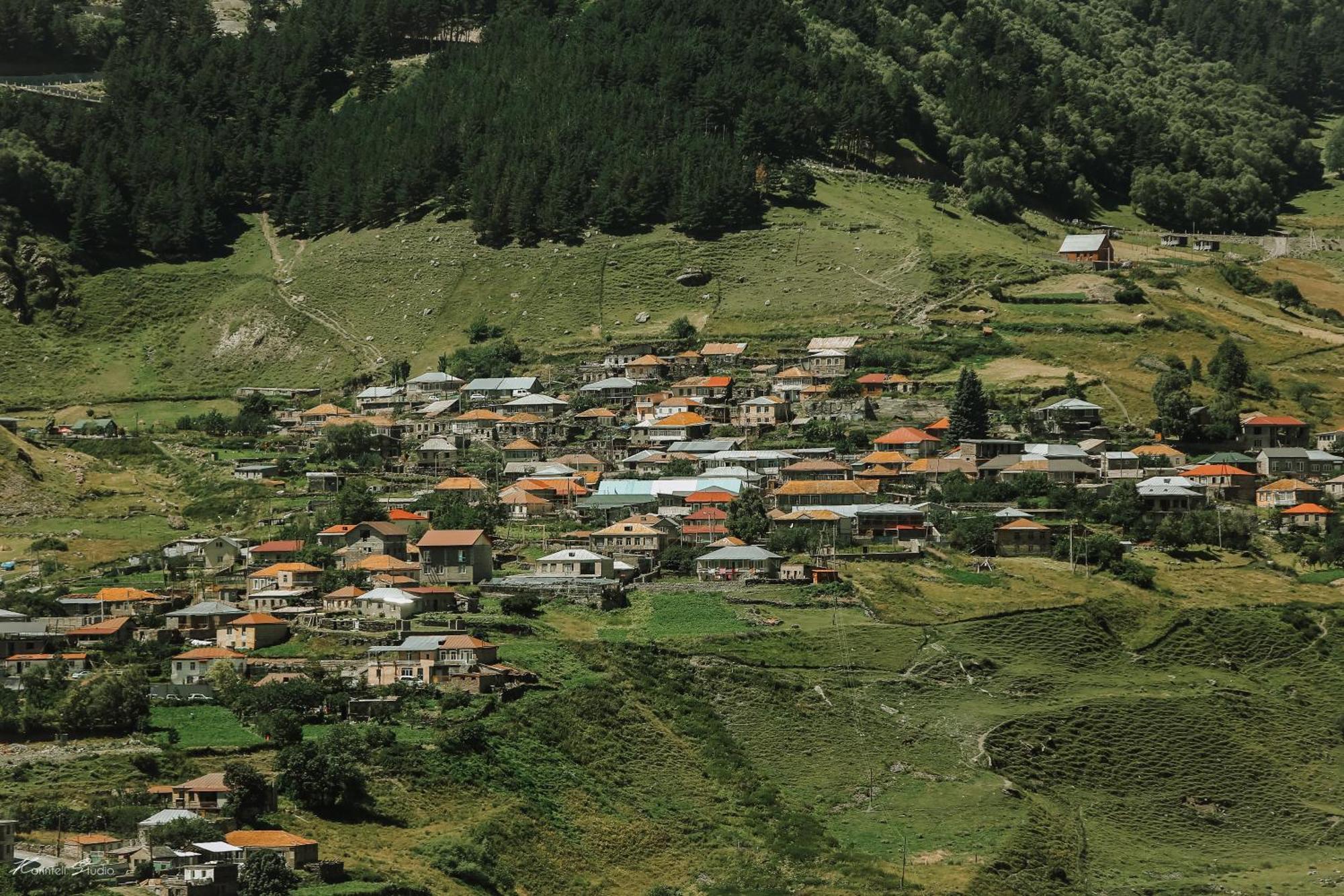 Alpine Lounge Boutique Hotel Kazbegi Eksteriør bilde
