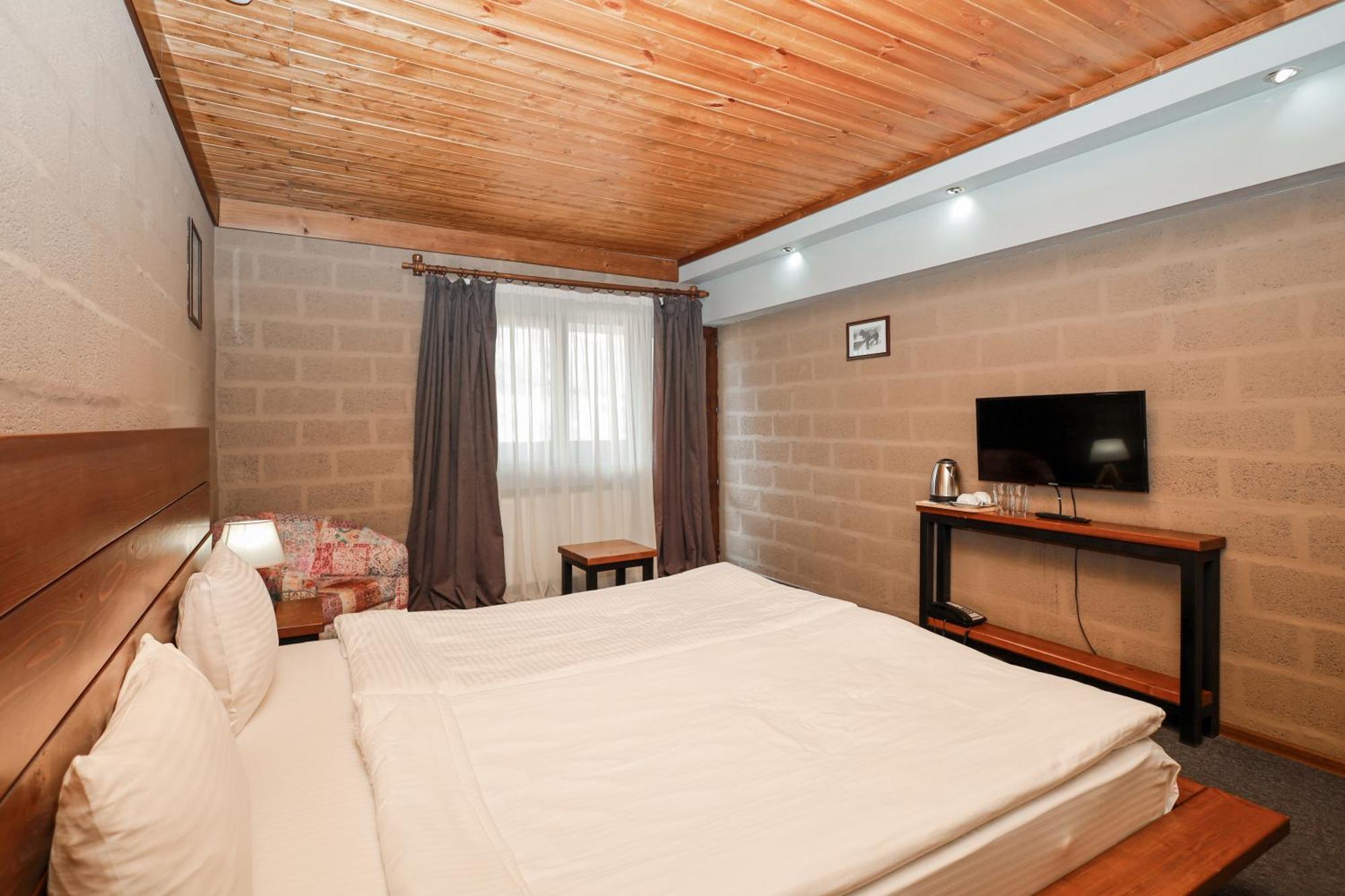 Alpine Lounge Boutique Hotel Kazbegi Eksteriør bilde